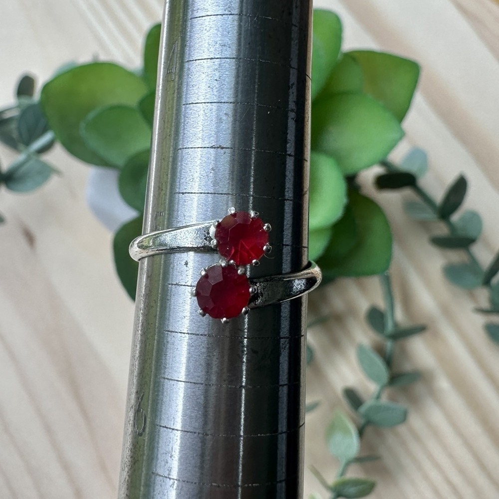 VTG Uncas MFG Co Dainty Ring Size‎ 5 Double Red Lab Garnets 925 Sterling 1.2g